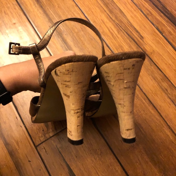 Bandolino metallic cork heels - Picture 3 of 5